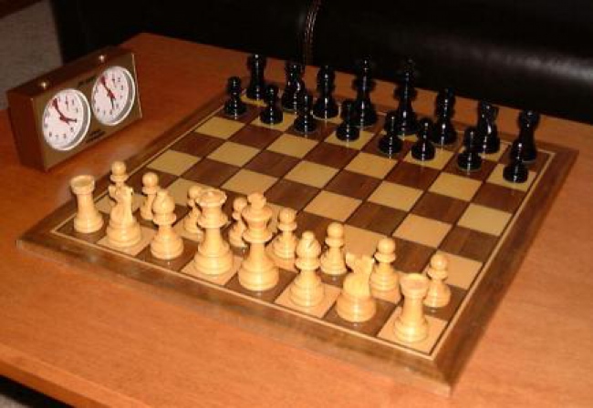 Staunton_chess_set.jpg